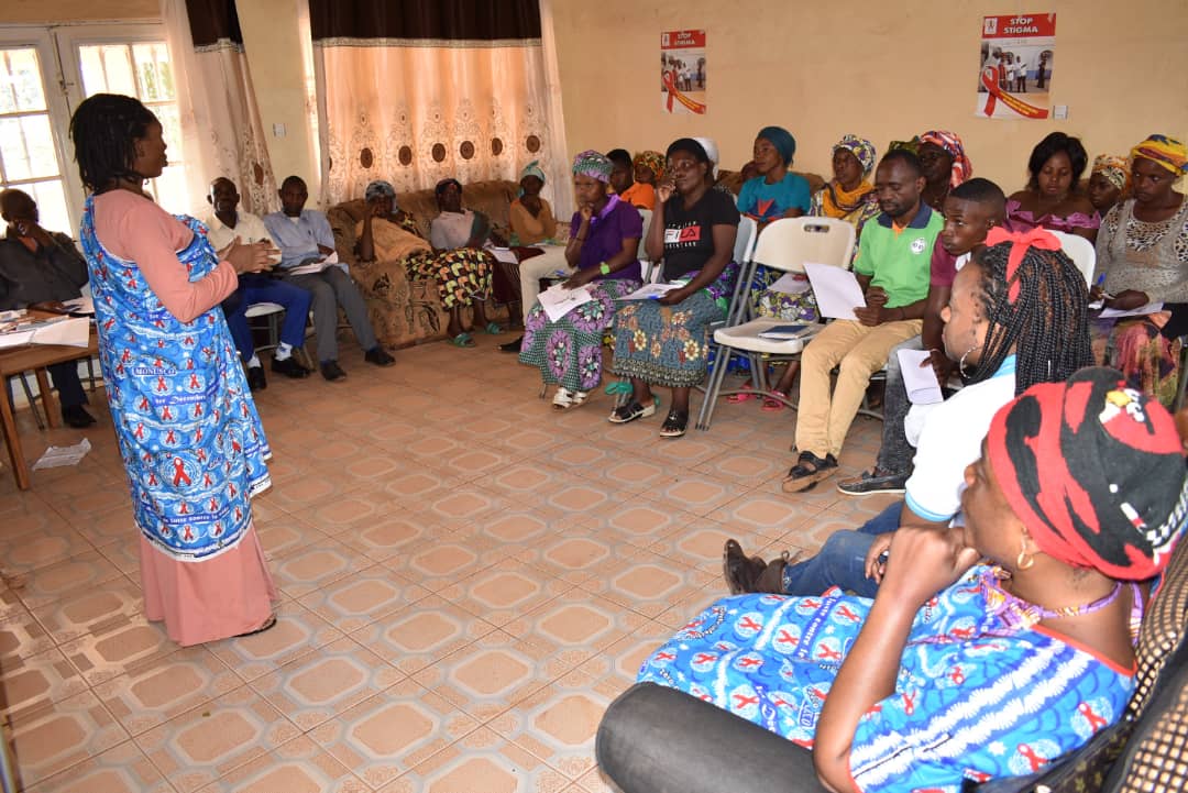 UNE PROPORTION DE 10 HOMMES ET 23 FEMMES.